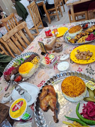 مجموعه غذایی میزبان