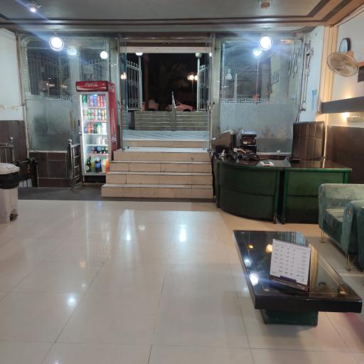 عکس رستوران جوان