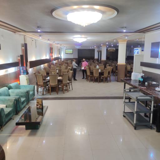 عکس رستوران جوان