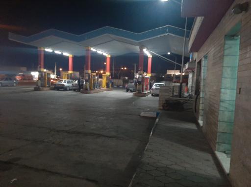 عکس پمپ بنزین مهدی نیا