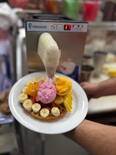 آبمیوه و بستنی سوپر استار