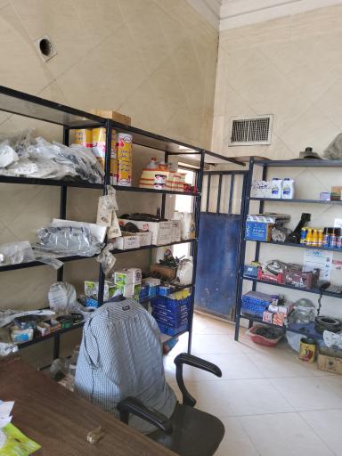 عکس تعمیرگاه و لوازم یدکی قشقایی