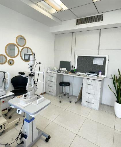 عکس مرکز معاینه چشم، لنز و عینک هاکان