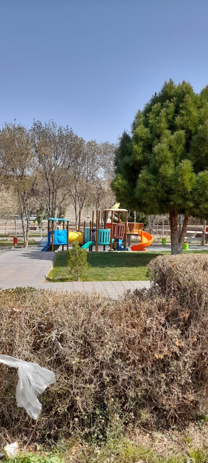 عکس وسایل بازی کودکان بوستان بنفشه