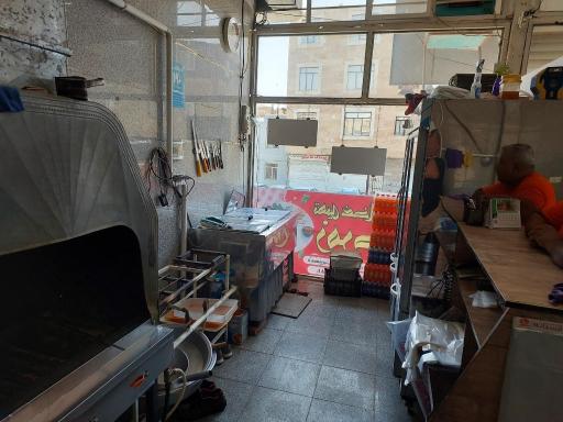 عکس تهیه غذا آشپزخانه رستوران زمرد 