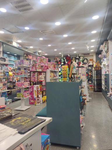 عکس اسباب بازی و تحریر آیدا