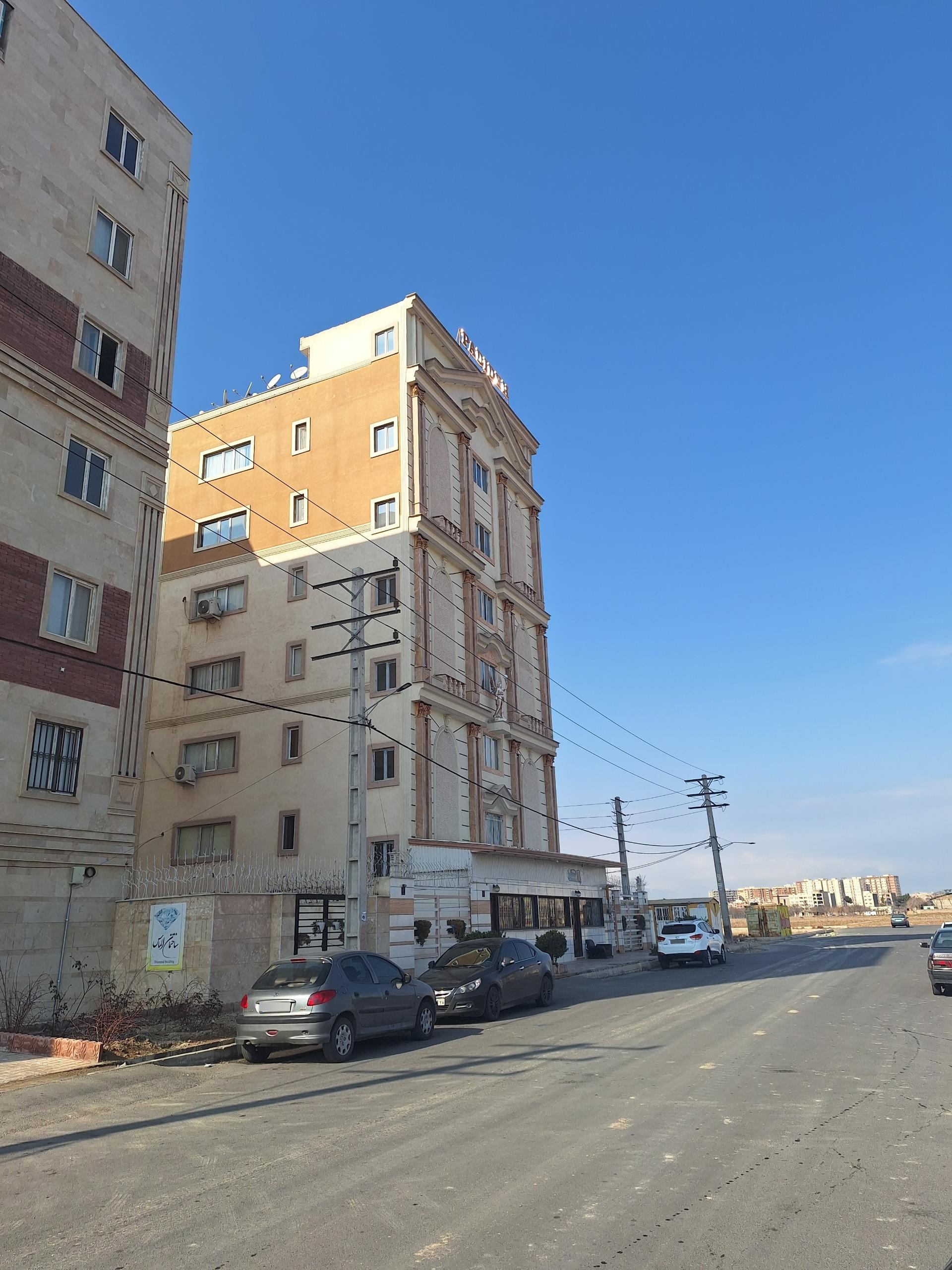 عکس ساختمان پدیده