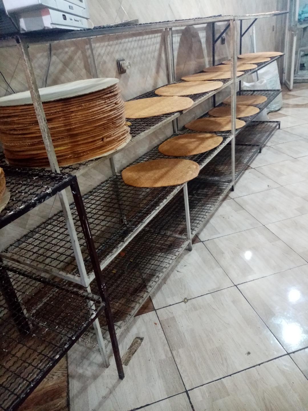 عکس خشکه پزی و نان سنتی معراج