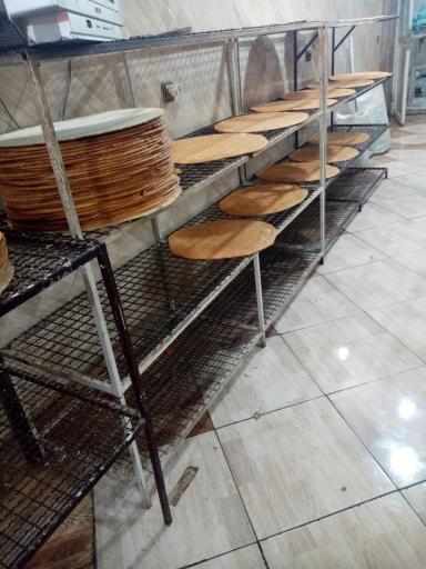 عکس خشکه پزی و نان سنتی معراج
