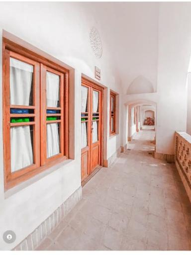 عکس هتل سنتی طاق چشمه