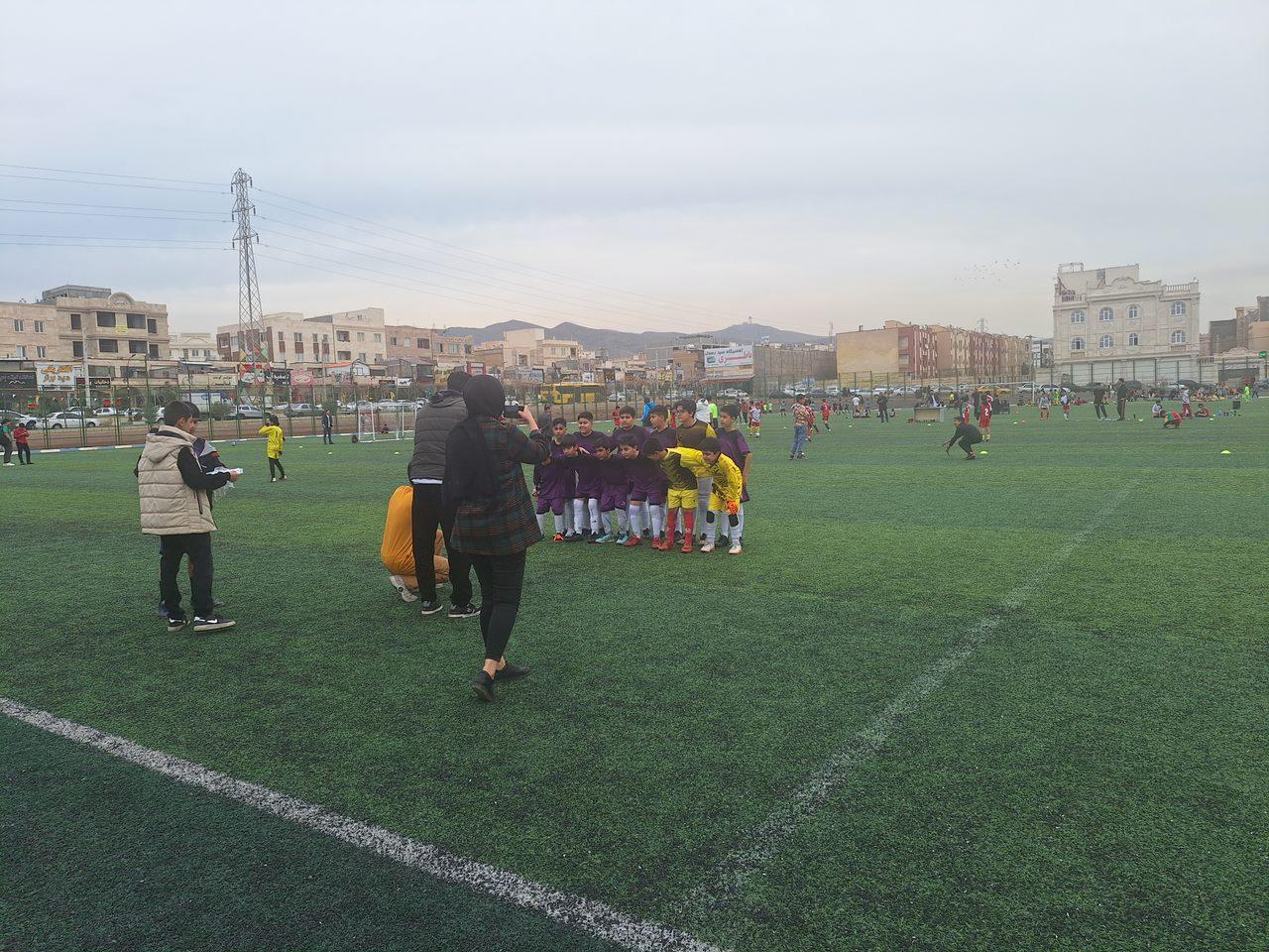 عکس زمین فوتبال چمن مصنوعی