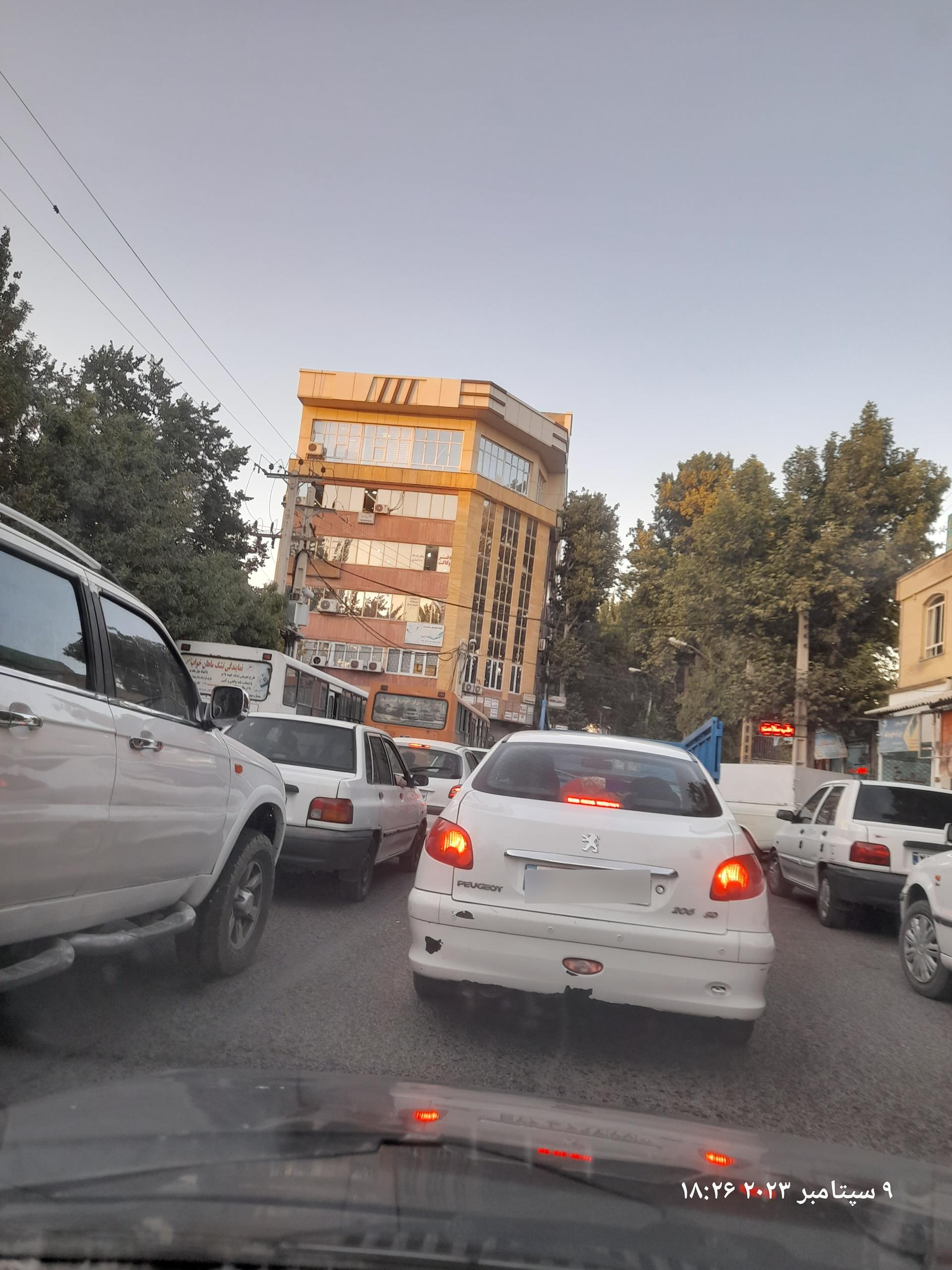 عکس ساختمان پزشکان پاستور