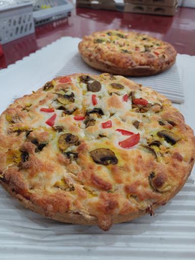 عکس رستوران و کباب ماهی خیل لاله