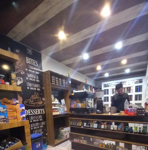 عکس کافی شاپ حسین محمودی