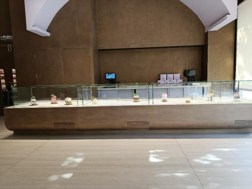 عکس نان و شیرینی جیران