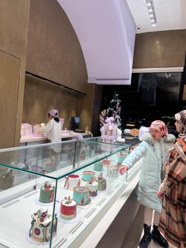 عکس نان و شیرینی جیران