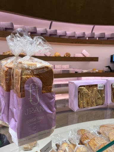 عکس نان و شیرینی جیران