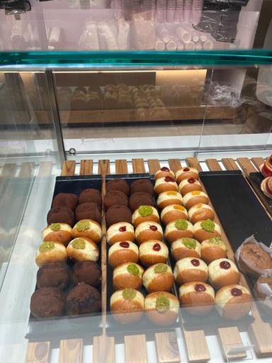 عکس نان و شیرینی جیران