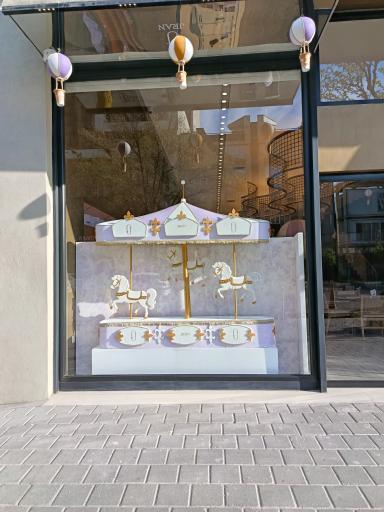 عکس نان و شیرینی جیران