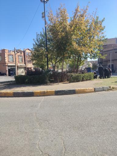 عکس میدان حاحی آباد