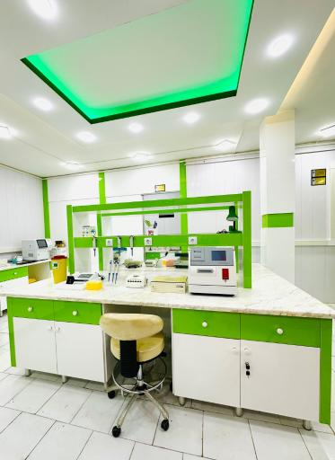 عکس آزمایشگاه پاتوبیولوژی شفا