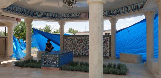 عکس آرامگاه بانو زهرا ثاقب‌حسین‌پور