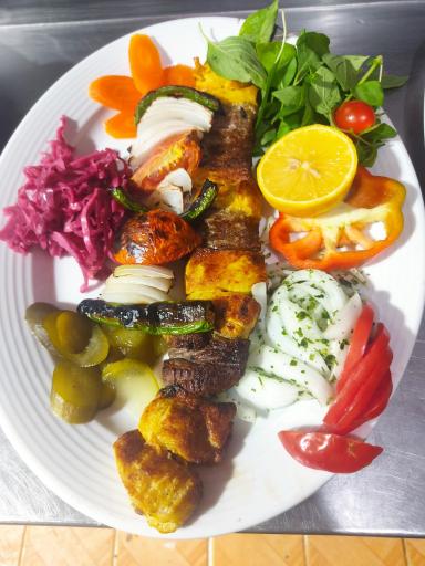 عکس رستوران سنتی وحشی بافقی