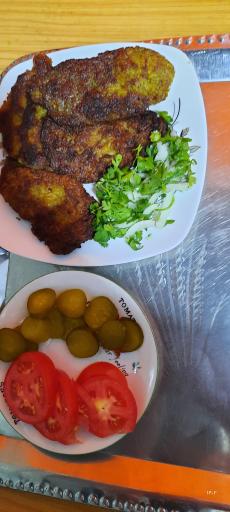 عکس آشکده و غذای خانگی خاتون
