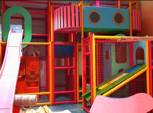 عکس شهربازی سرپوشیده آترینا