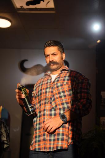 عکس پیرایش عادل