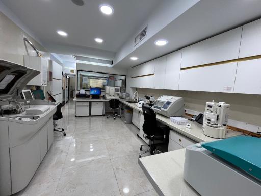 عکس آزمایشگاه پاتوبیولوژی و ژنتیک رسا