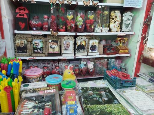 عکس محصولات فرهنگی سردار شهید حاج قاسم سلیمانی