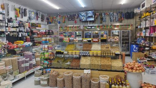 عکس سوپرمارکت و سوغات سرای سرو 