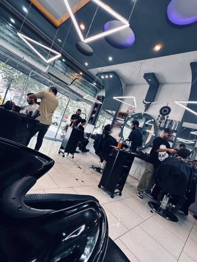عکس آرایشگاه مردانه بی چهره 