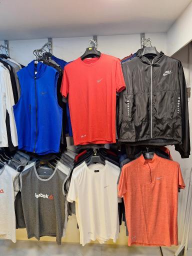 عکس فروشگاه لباس ورزش آف لند
