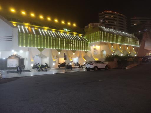 عکس مرکز خرید زیتون