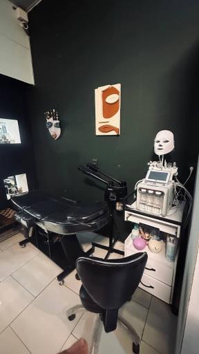 آرایشگاه مردانه بی چهره 