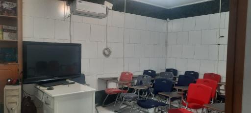 عکس آموزشگاه دخترانه زبان کارن