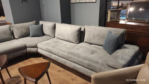 عکس بازار مبل کوروش