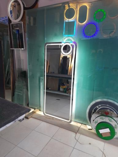 عکس شیشه و آینه جزیره جوادی 