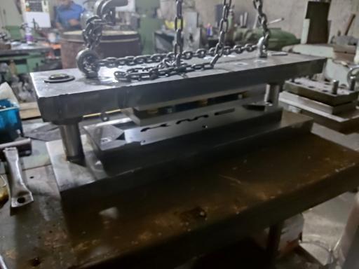 عکس قالبسازی و تراشکاری پیشرو صنعت(قدیانی)