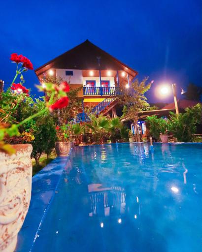 عکس باغ رستوران سنتی روزی روزگاری