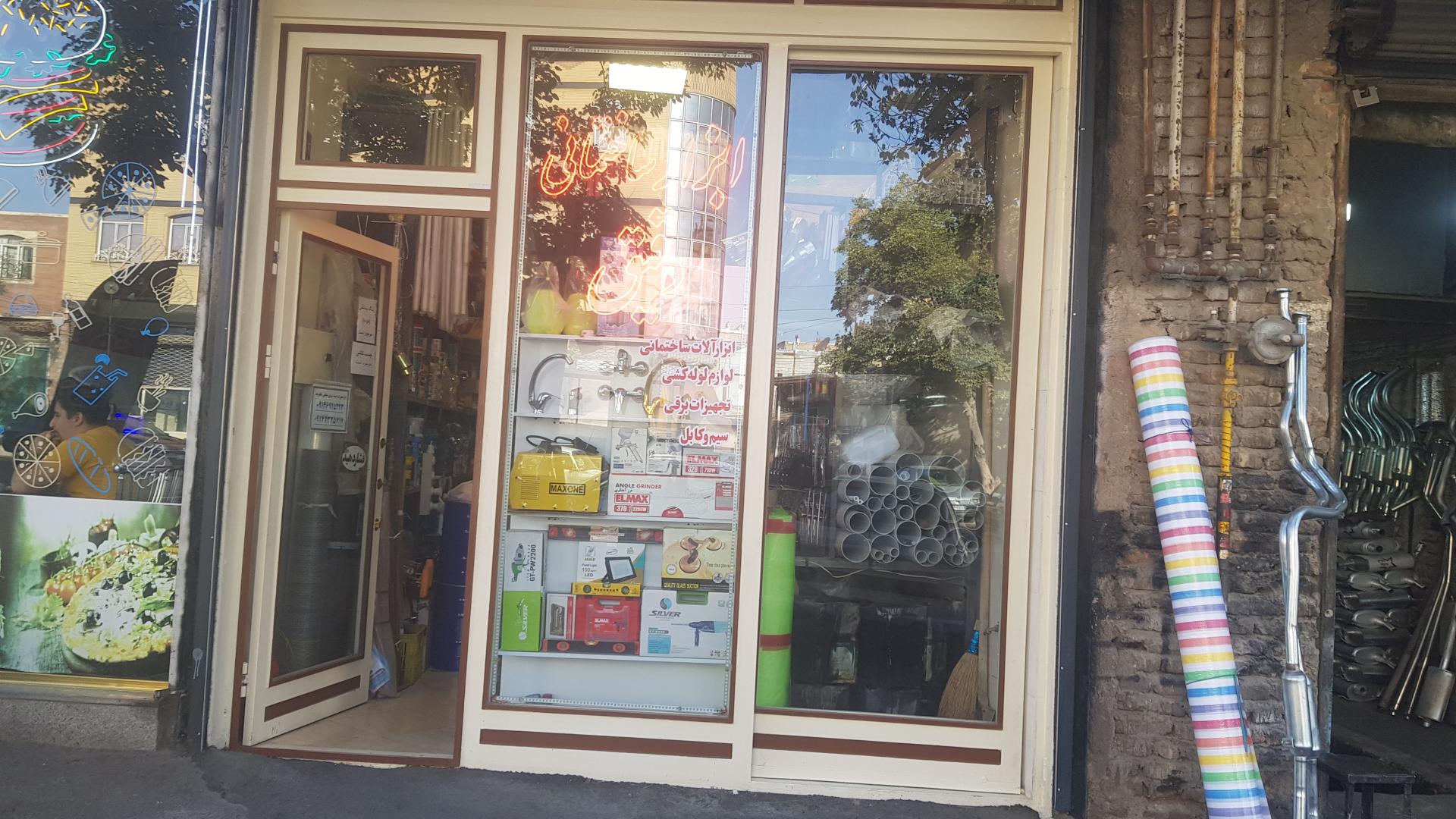 عکس ابزار ساختمانی دقیق