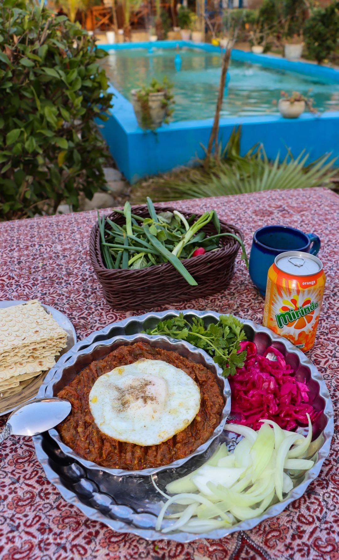 عکس باغ رستوران سنتی روزی روزگاری