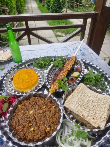 عکس باغ رستوران سنتی روزی روزگاری