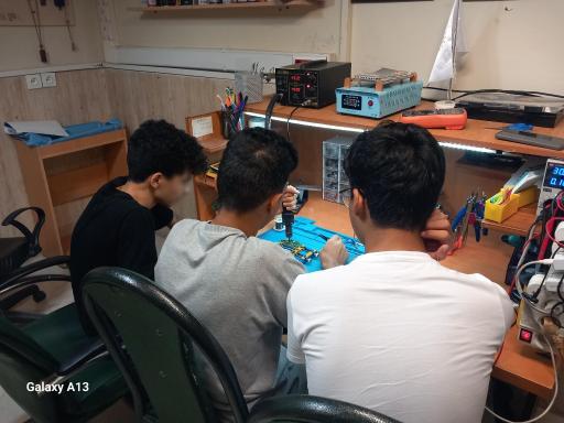 عکس آموزشگاه تعمیرات موبایل