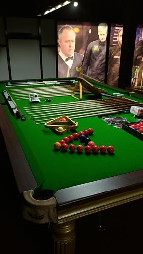 عکس باشگاه بیلیارد توپ سفید