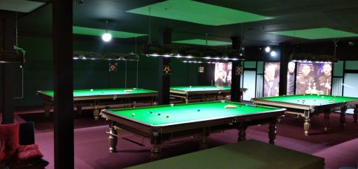 عکس باشگاه بیلیارد توپ سفید