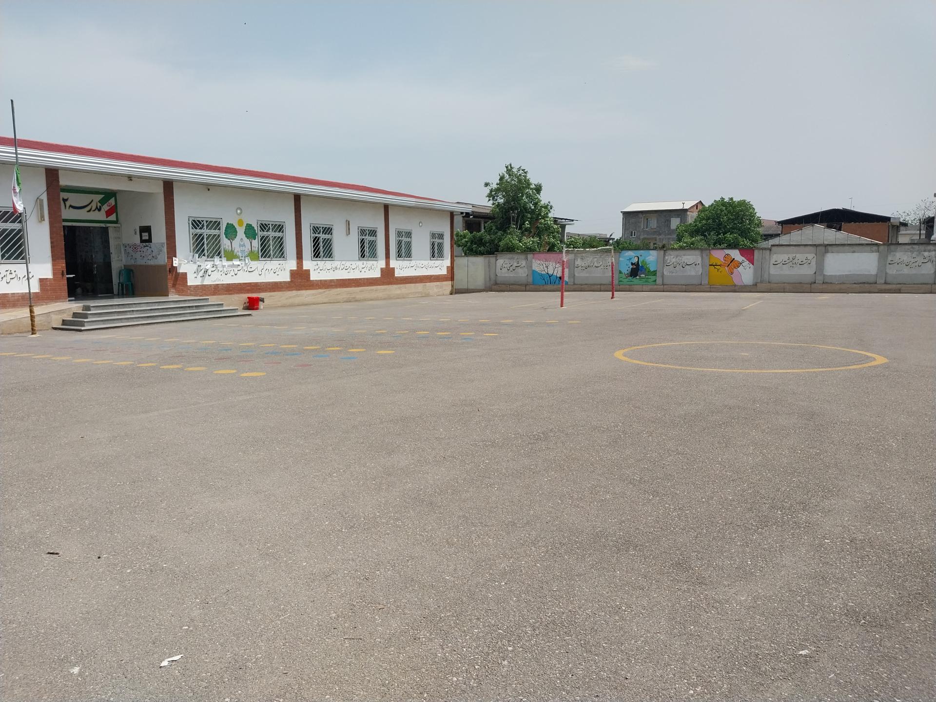 عکس دبستان ۶ کلاسه برکت ۲۲ بهمن