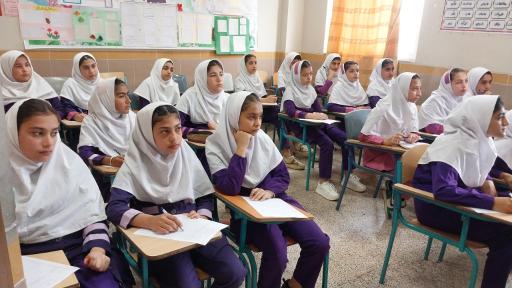 عکس دبستان ۶ کلاسه برکت ۲۲ بهمن